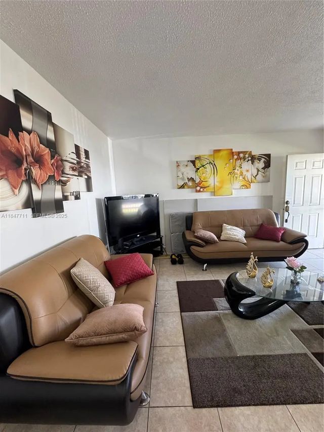 4 of 19 - 71 Nw 76th Street #5, Miami, FL