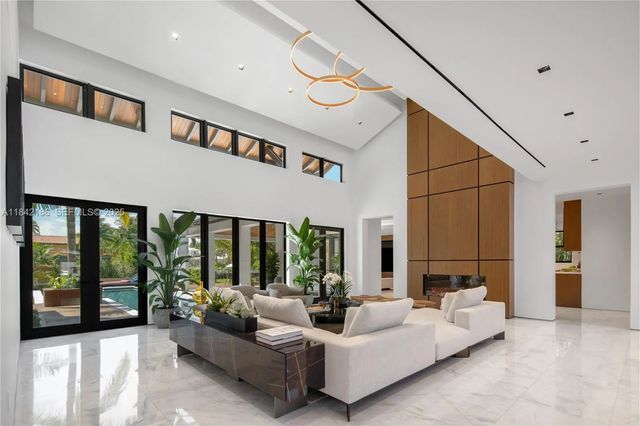 5 of 99 - 4241 Palm Lane, Miami, FL
