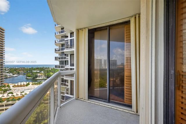 4 of 68 - 20185 E Country Club Drive #1405/1406, Aventura, FL