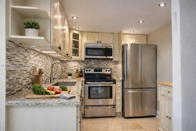 3 of 11 - 3701 N Country Club Drive #204, Aventura, FL