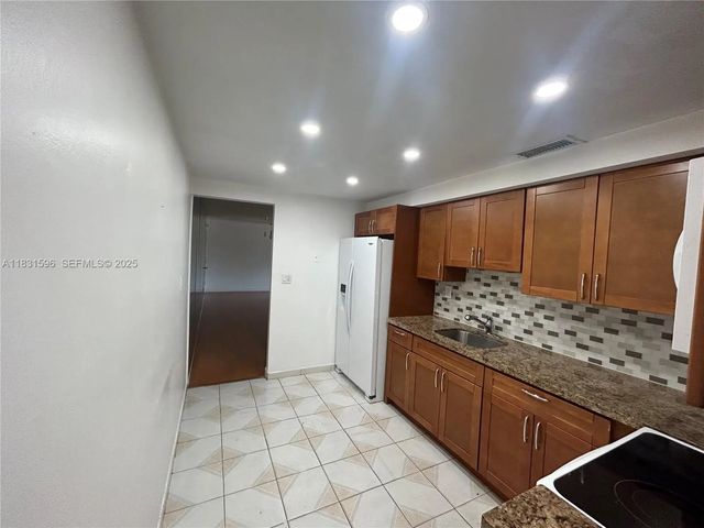 3 of 12 - 1020 94th Street #202, Bay Harbor Islands, FL