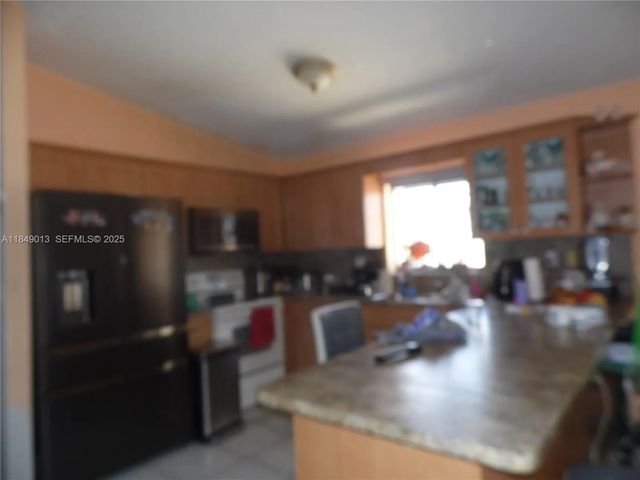 3 of 17 - 1695 W 6th Avenue, Hialeah, FL