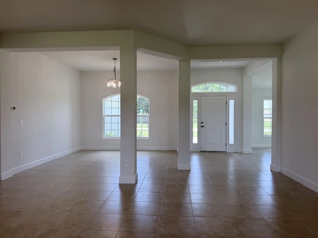 4 of 27 - 5801 Nw Dana Circle, Port St. Lucie, FL