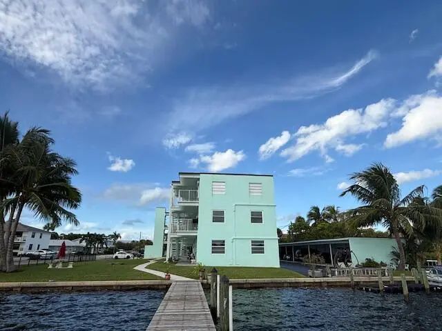 3 of 29 - 219 Lakeview 102 Avenue #102, Lantana, FL