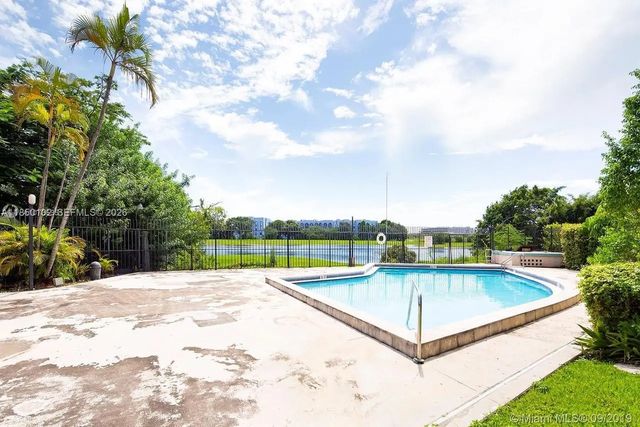 3 of 34 - 9682 Fontainebleau Boulevard #401, Miami, FL