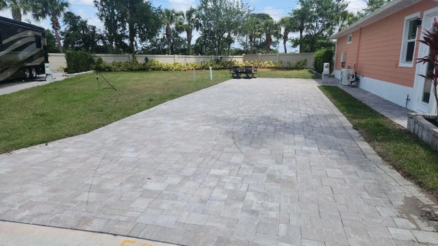 Photo of Listing #R11078040