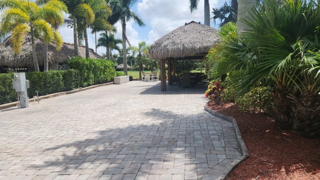 Photo of Listing #R11077943