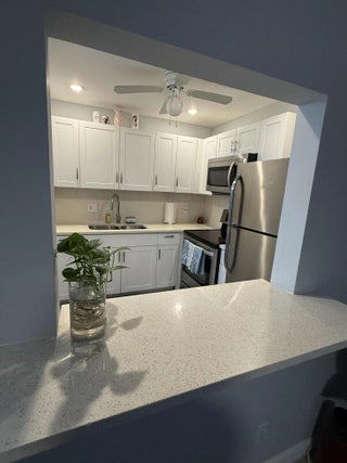 Photo of Listing #R11112030