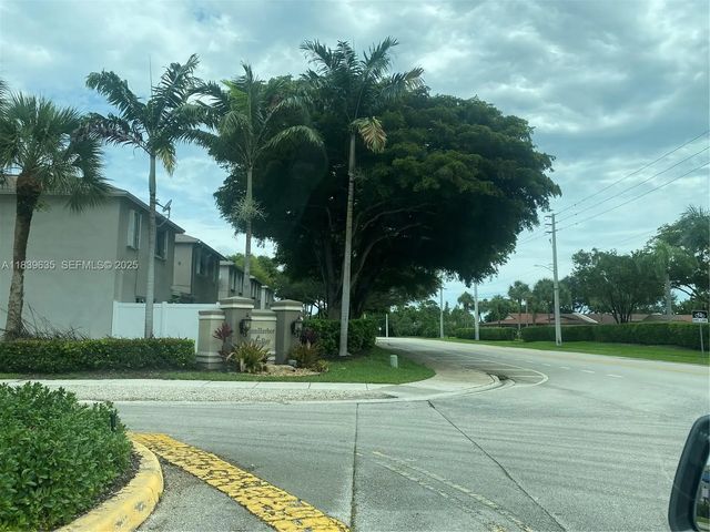6006 Plum Place, Tamarac