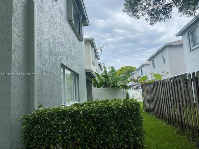 4 of 90 - 6006 Plum Place, Tamarac, FL