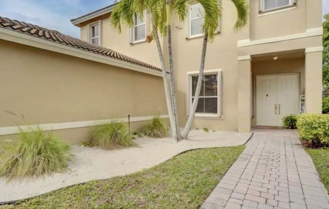 5 of 58 - 5012 Victoria Circle, West Palm Beach, FL