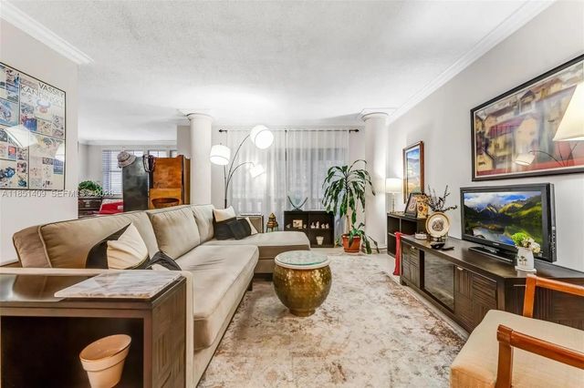4330 Hillcrest Drive #516, Hollywood