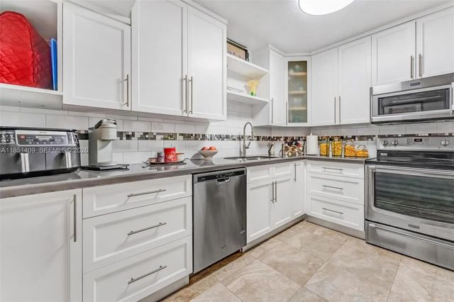 3 of 46 - 4330 Hillcrest Drive #516, Hollywood, FL
