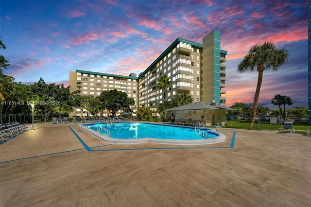 4 of 46 - 4330 Hillcrest Drive #516, Hollywood, FL