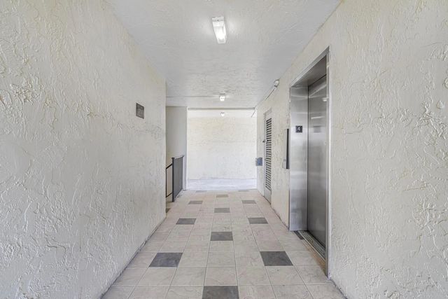 5 of 24 - 3000 Nw 48th Terrace #423, Lauderdale Lakes, FL