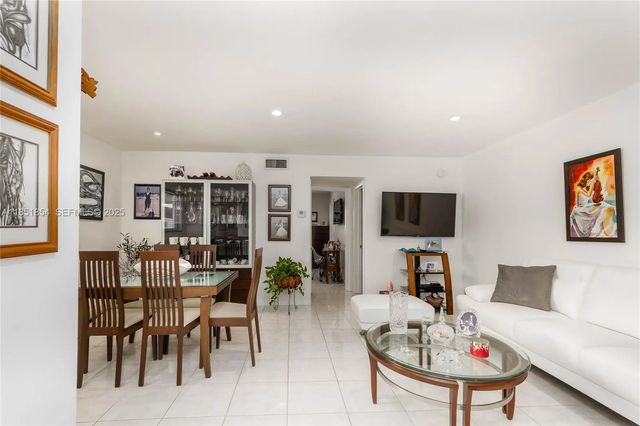 5 of 26 - 581 Blue Heron Drive #301-b, Hallandale Beach, FL