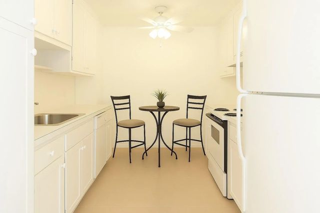 3 of 28 - 4001 Hillcrest Drive #407, Hollywood, FL