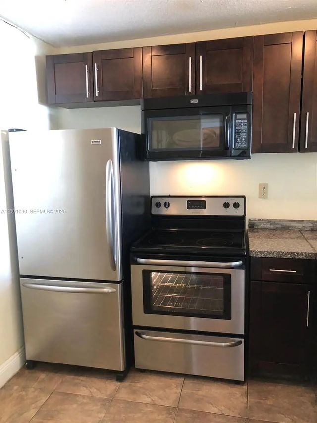 492 Nw 165th St Road #c514, Miami