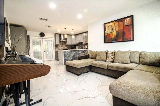 4 of 15 - 5601 Sw 38th Street, Davie, FL