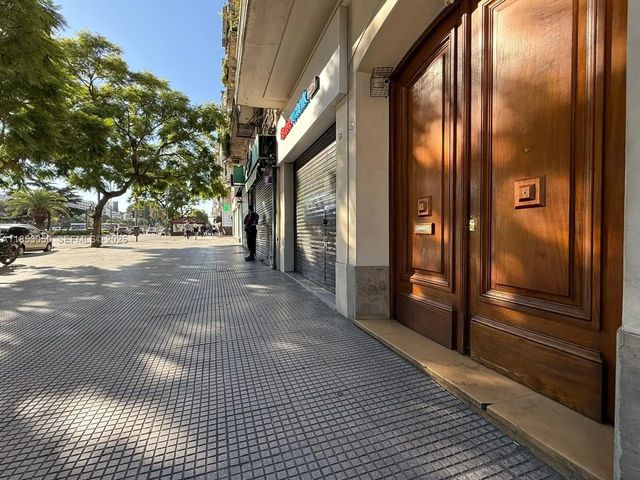 128 Bernardo De Irigoyen Montserrat #7, 