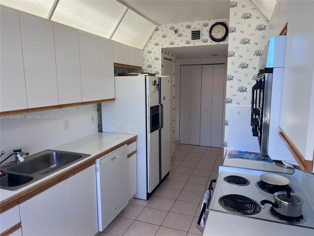 5 of 22 - 1000 Island Boulevard #1508, Aventura, FL