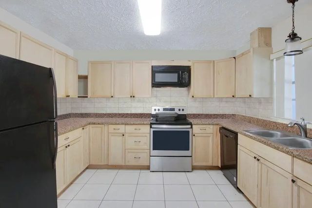 5 of 9 - 11099 Ridge Avenue, Fort Pierce, FL