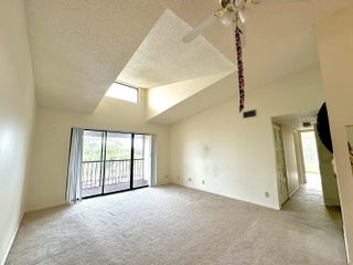 Photo of Listing #R11083304