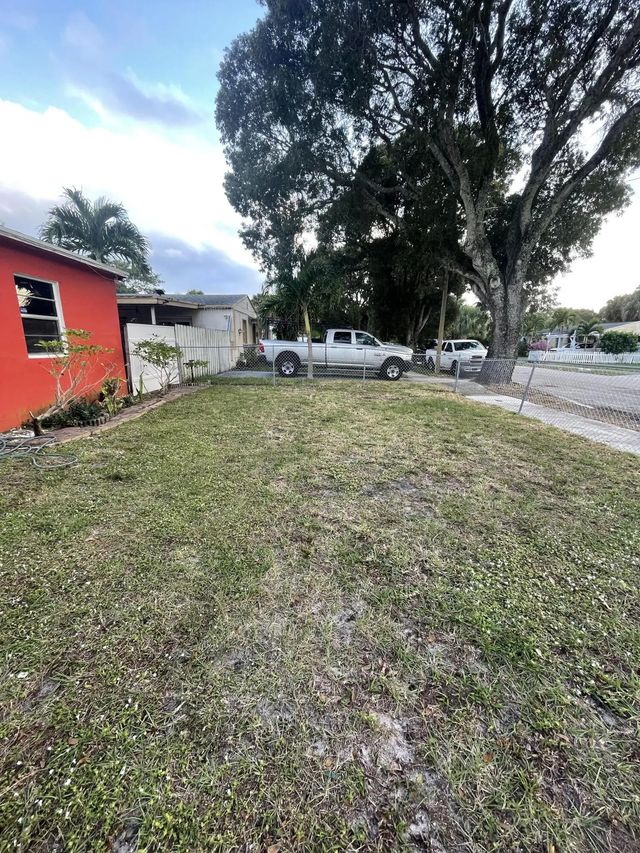 3 of 38 - 3024 Glenwood Road, West Palm Beach, FL
