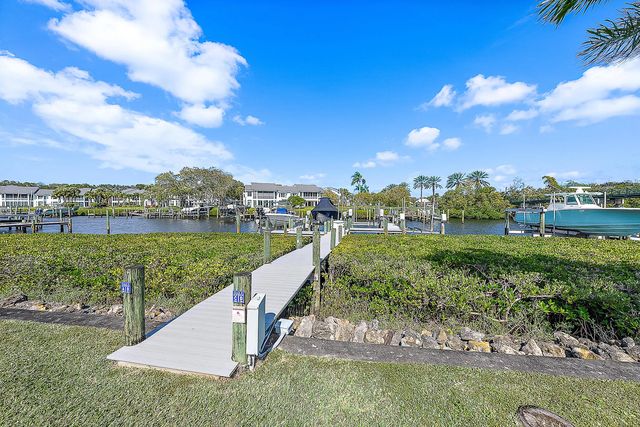 2001 Captains Way, Jupiter
