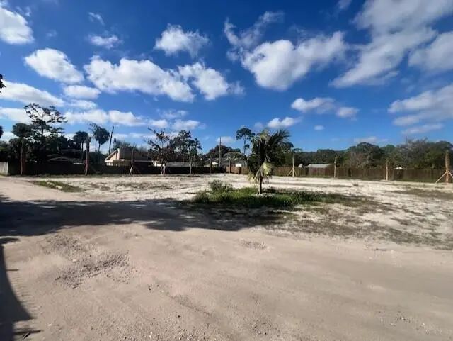 447 Tall Pines Road, West Palm Beach