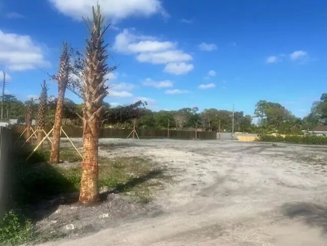 2 of 7 - 447 Tall Pines Road, West Palm Beach, FL