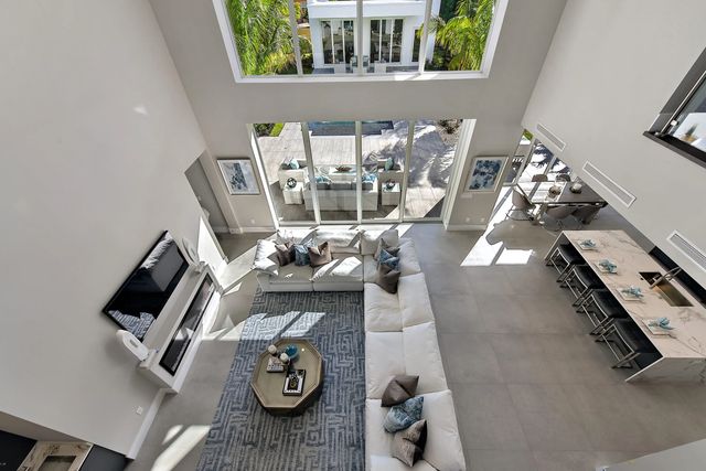 3 of 18 - 2627 Ne 14th Street, Fort Lauderdale, FL