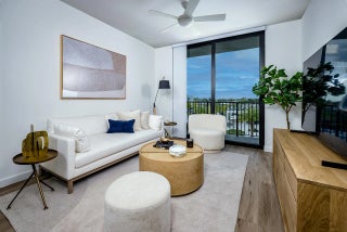 Photo of Listing #R11083764