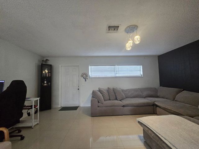 2 of 12 - 5110 Michigan Avenue #11b, West Palm Beach, FL