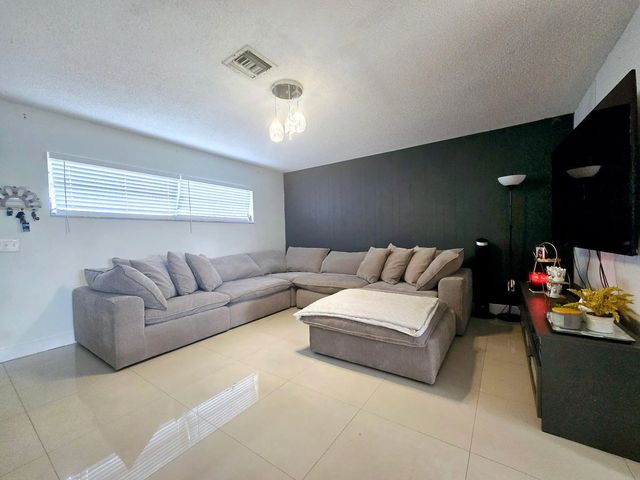 3 of 12 - 5110 Michigan Avenue #11b, West Palm Beach, FL