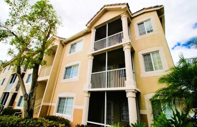 3 of 6 - 8935 Okeechobee Boulevard #204, West Palm Beach, FL
