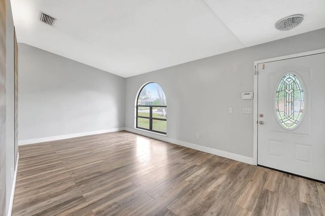 2 of 41 - 654 Sw Pueblo Terrace, Port St. Lucie, FL