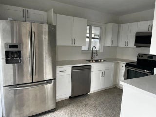 Photo of Listing #R11004373