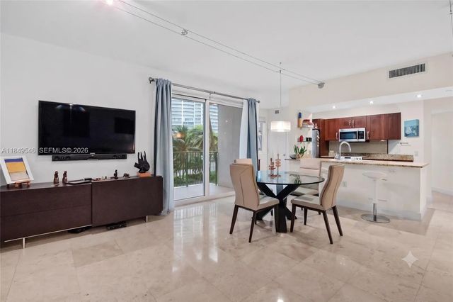 3 of 37 - 19900 E Country Club Drive #212, Aventura, FL