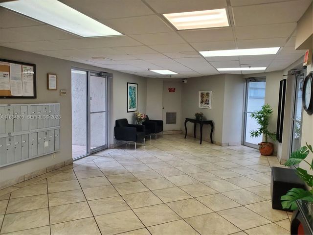 4 of 27 - 3940 Inverrary Boulevard #402-a, Lauderhill, FL