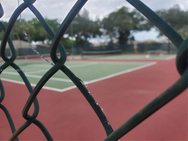 5 of 27 - 3940 Inverrary Boulevard #402-a, Lauderhill, FL