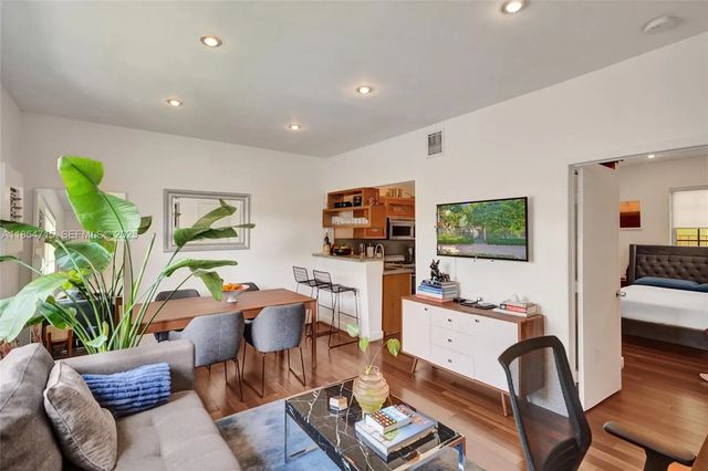 3 of 24 - 815 Euclid Avenue #8, Miami Beach, FL