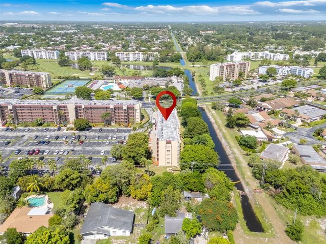 2 of 41 - 3524 Via Poinciana #302, Lake Worth, FL