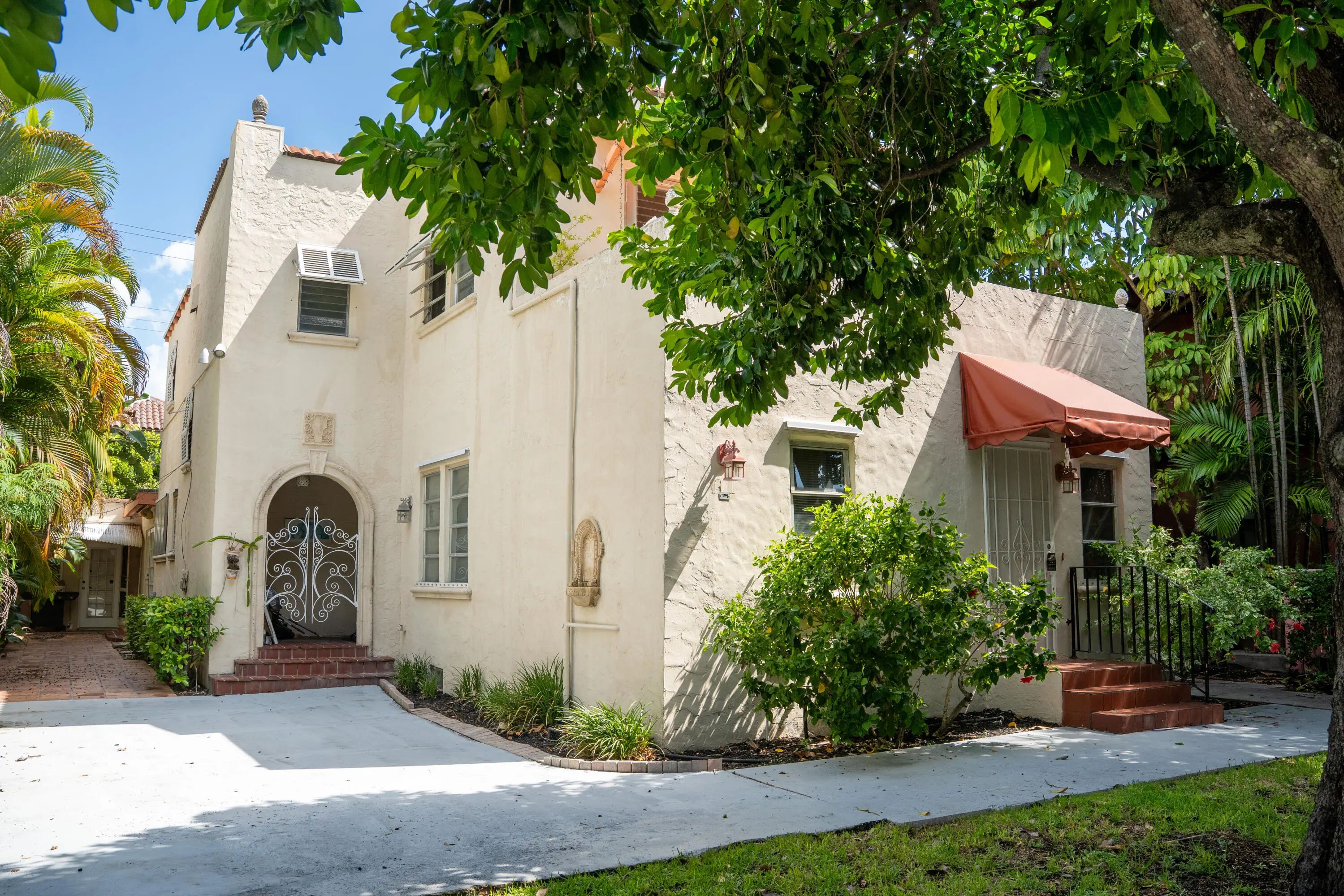 219 Seminole Avenue, Palm Beach