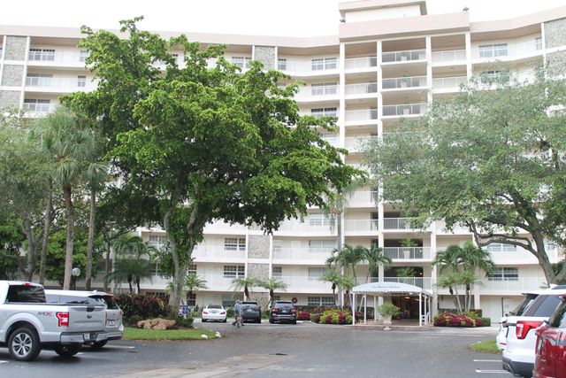 3507 Oaks Way #603, Pompano Beach