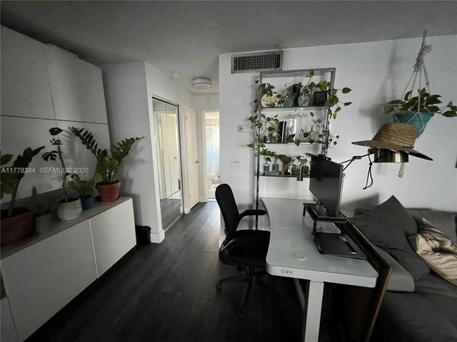 4 of 10 - 221 Meridian Avenue #206, Miami Beach, FL