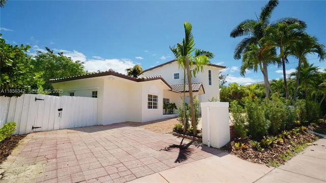 4 of 67 - 691 Ridgewood Road, Key Biscayne, FL