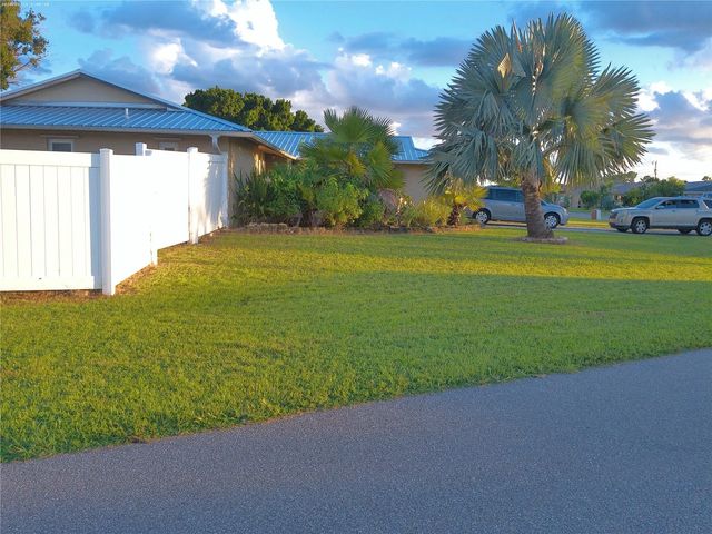3 of 14 - 137 Se Santa Barbara Place, Cape Coral, FL