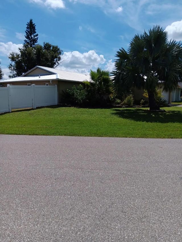 4 of 14 - 137 Se Santa Barbara Place, Cape Coral, FL