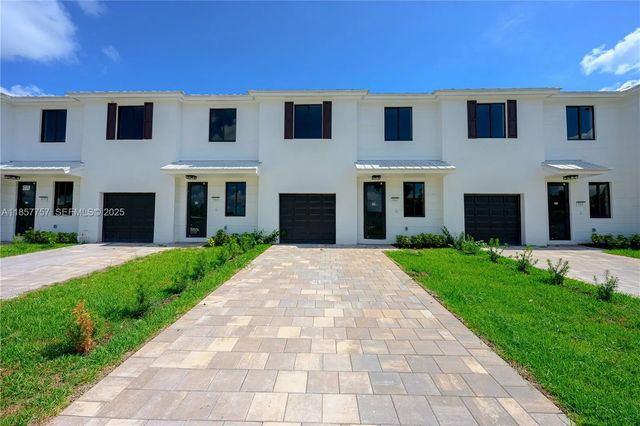3 of 52 - 880 Sw 1st Street, Florida City, FL